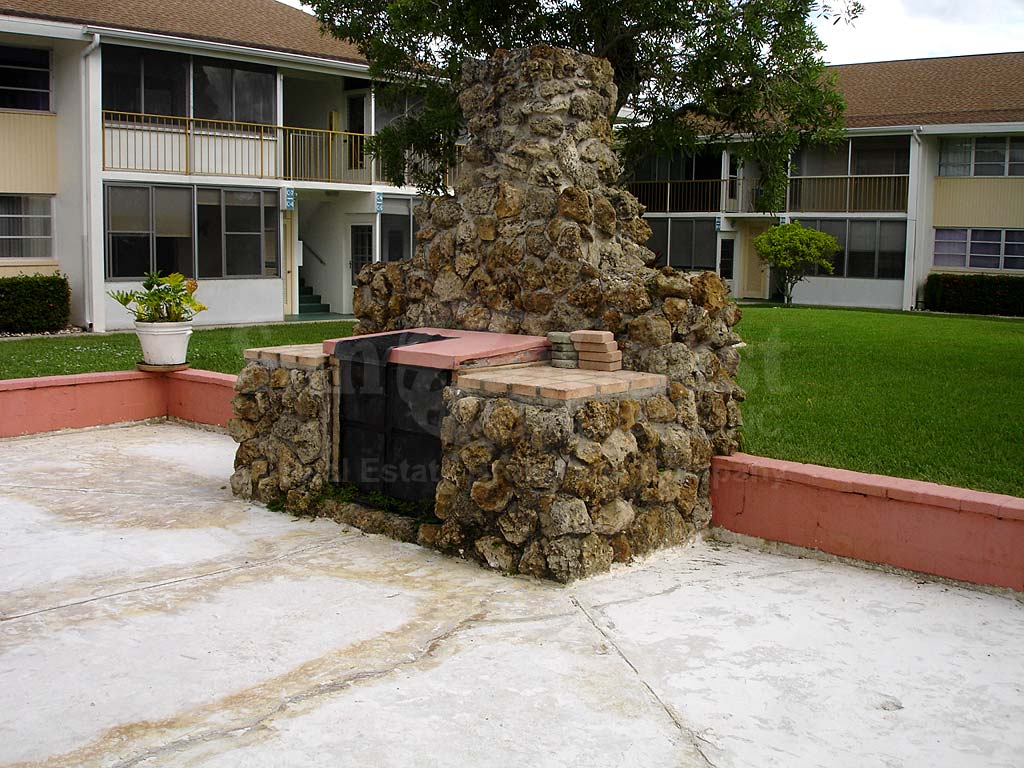 Country Club Estates Fire Pit
